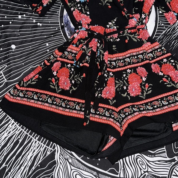 Cute floral black & red short one piece romper size medium - Picture 6 of 8